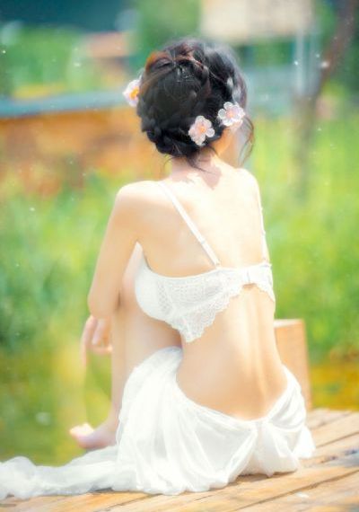 少妇张开腿让黑人捅_迅雷1080